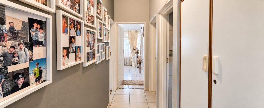 5 Bedroom Property for Sale in Kleinbaai Western Cape
